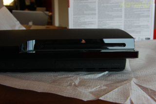 Illustration for article titled PlayStation 3 Slim: The Unboxing, The Up-Close Examination